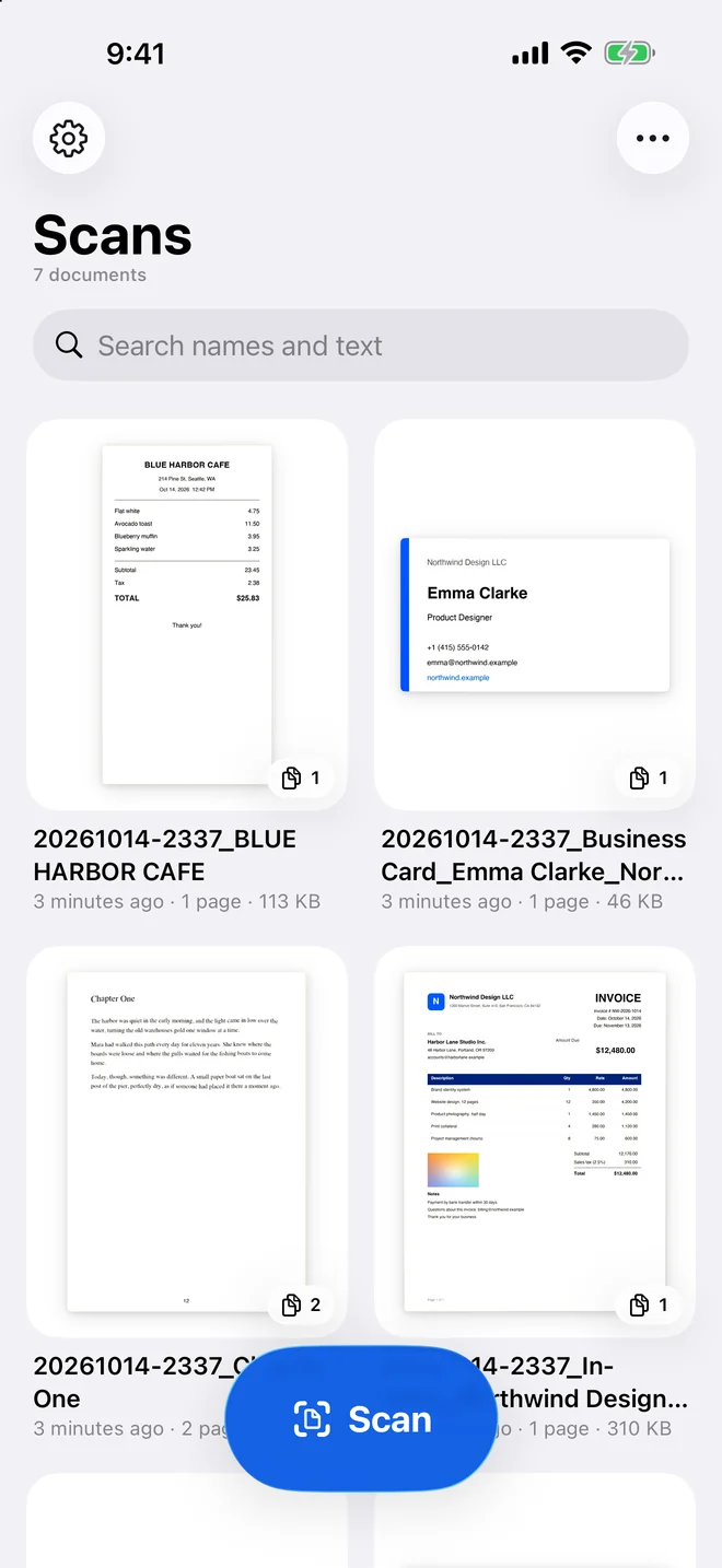 La bibliothèque sur iPhone : les documents numérisés avec leurs miniatures, un champ de recherche et le grand bouton bleu de numérisation en bas au centre.